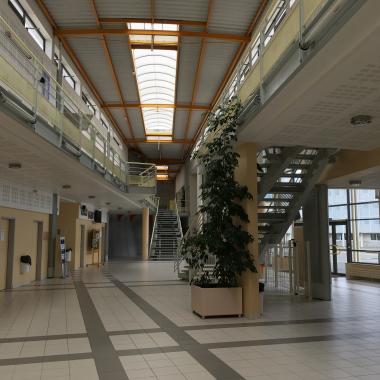 Couloir central du lycée de Châlons-en-Champagne